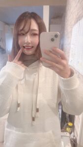 歯をアピールする女性｜歯｜ホワイトニング