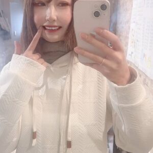 歯をアピールする女性｜歯｜ホワイトニング