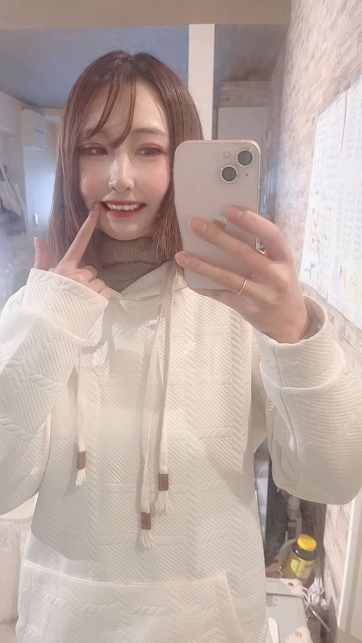 歯をアピールする女性｜歯｜ホワイトニング