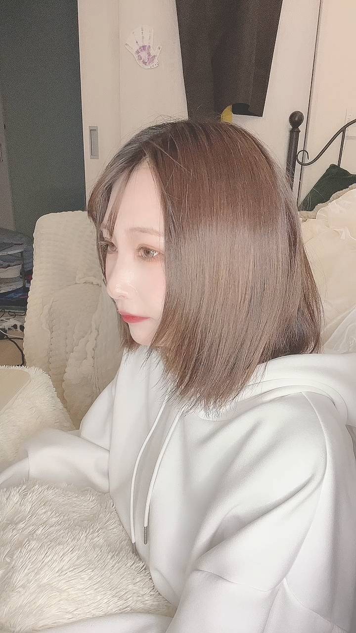 隣を見るような仕草で笑う｜彼氏目線｜デート