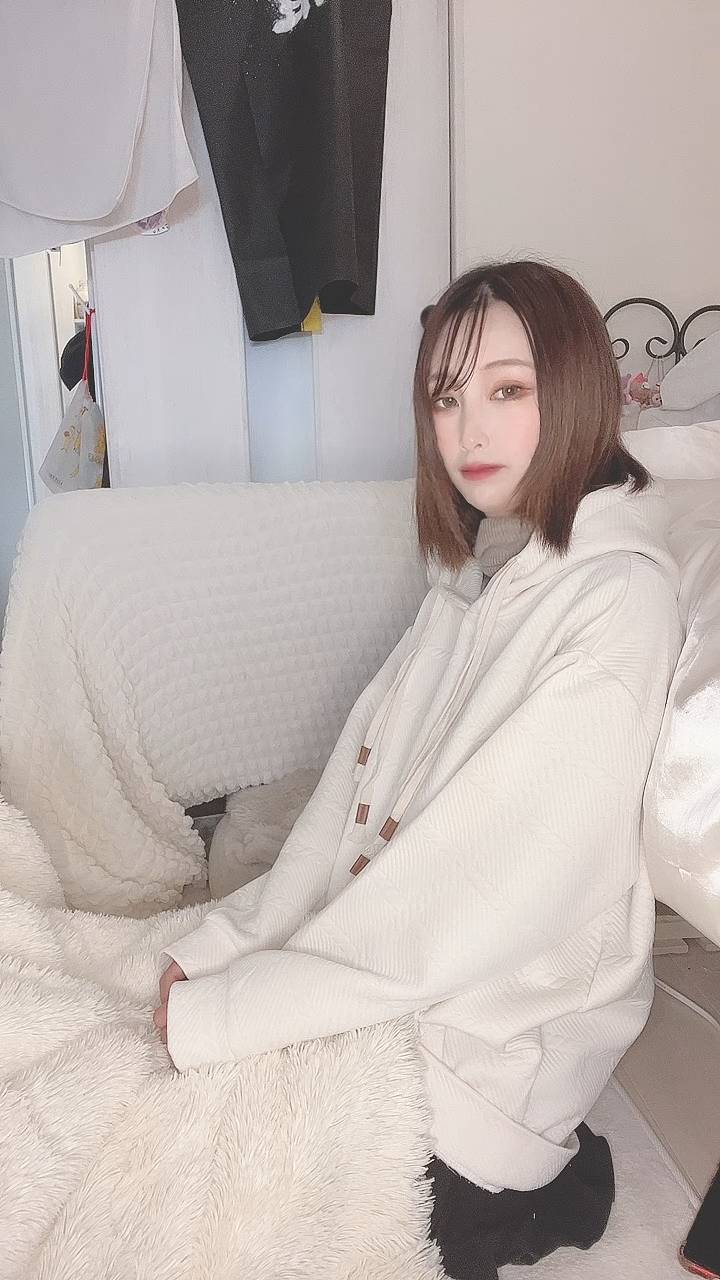 近寄る女性｜カメラ目線｜彼氏目線