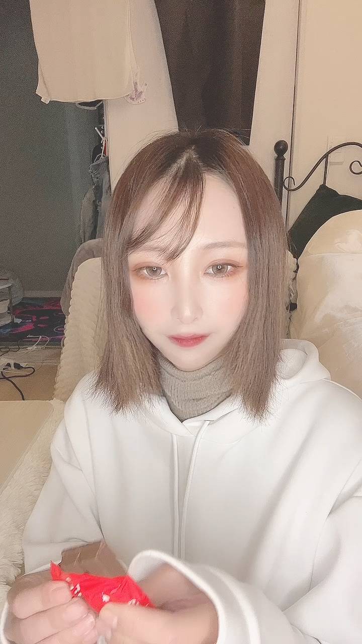 ひとくちあげる女性｜彼氏目線｜デート