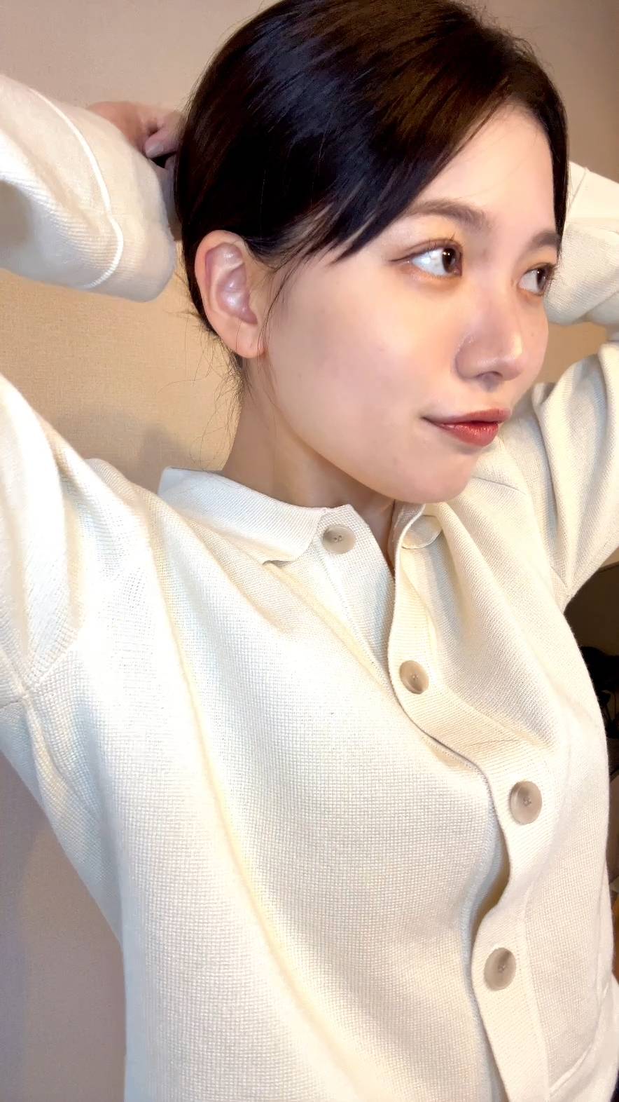 髪を軽く整えてキメ顔｜日常｜彼氏目線