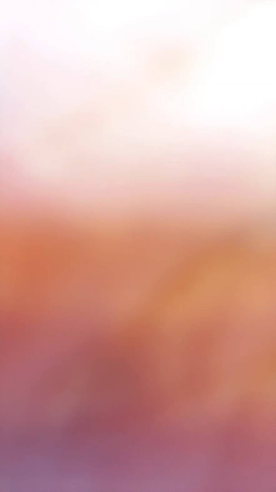 顔を隠してから笑顔で登場する女性｜笑顔｜登場