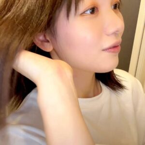 髪がサラサラな女性｜ヘアケア｜美容