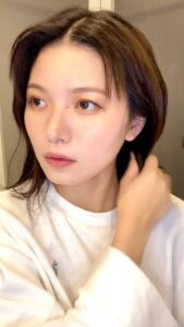 ドライヤーをする女性｜ドライヤー｜お風呂｜シャワー