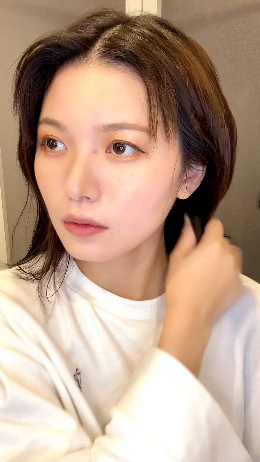 ドライヤーをする女性｜ドライヤー｜お風呂｜シャワー