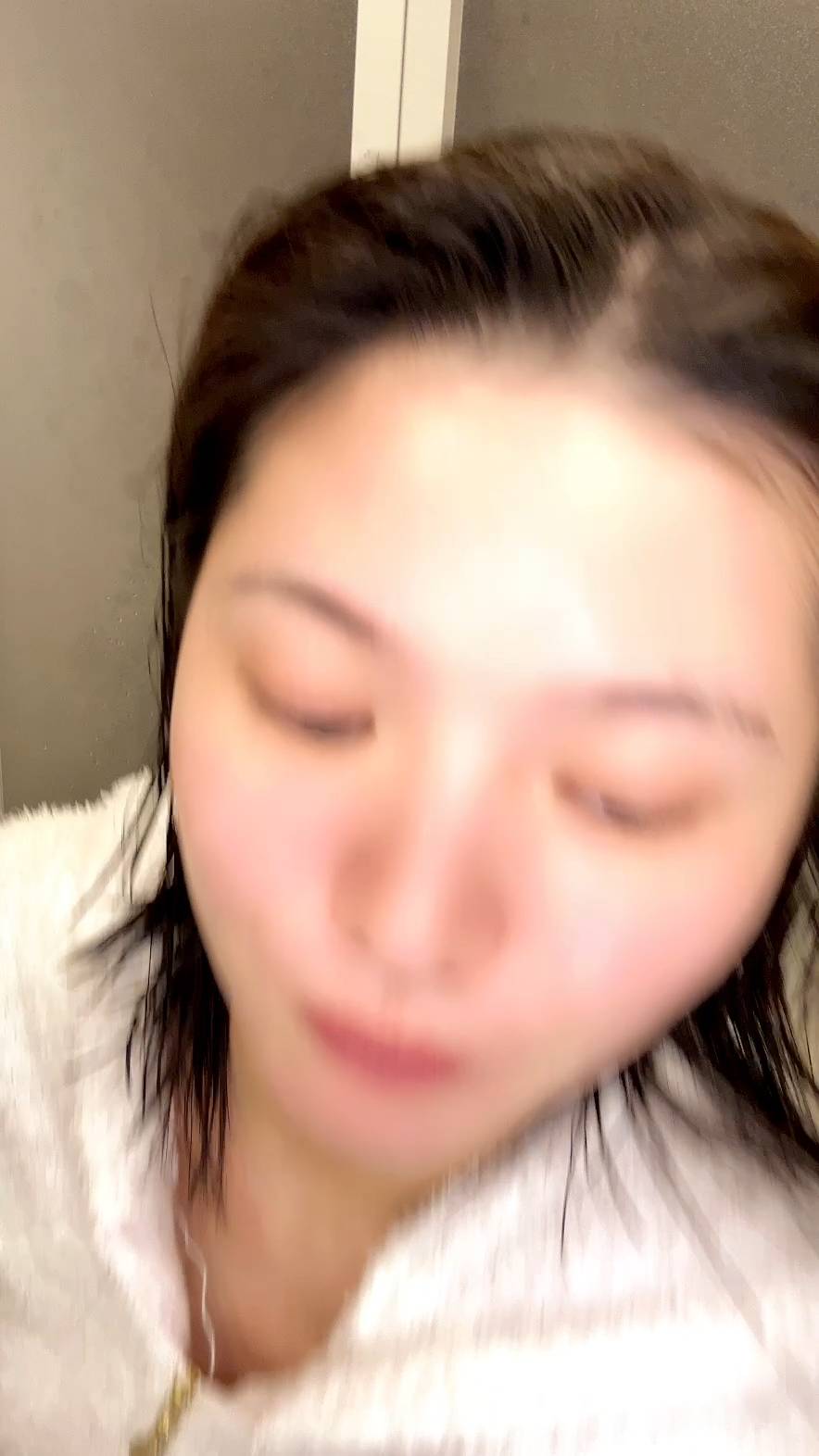 お風呂上がりの女性｜スキンケア｜すっぴん