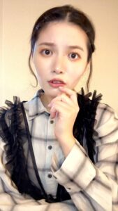 驚き顔の女性｜日常｜驚き