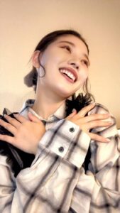 安心した表情の女性｜安心｜納得｜日常｜笑顔