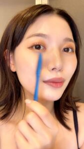 産毛処理をする女性｜準備｜産毛｜日常