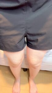 座ったときにお腹が気になる女性｜正面｜お腹