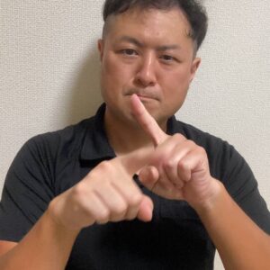 OKサイン、×バツサインをする男性｜表情｜ポーズ