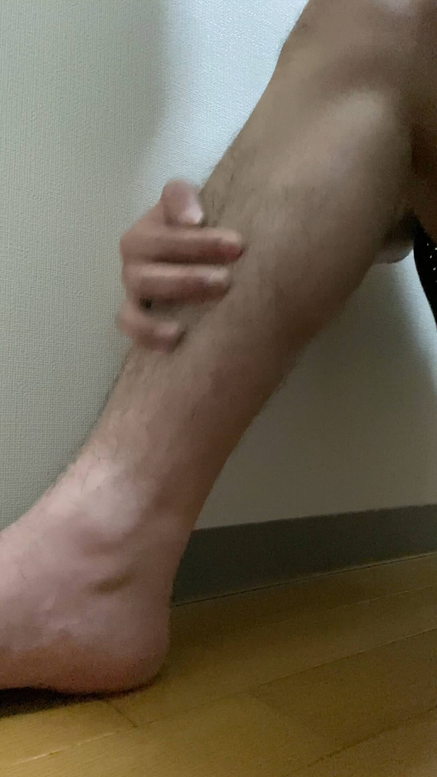 足のすね毛が気になる男性｜脱毛｜脛毛