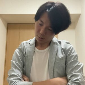 悩む20代男性