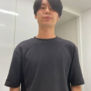 落ち込む、悲しむ20代男性