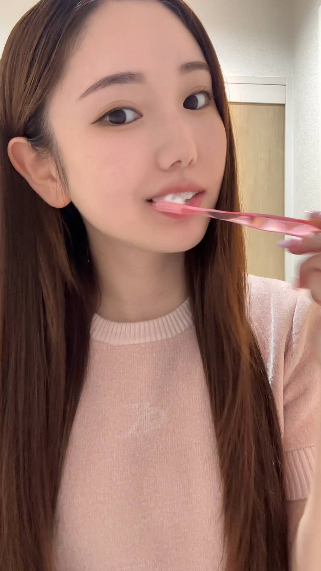 歯ブラシをする女性｜デンタルケア｜口臭｜ホワイトニング