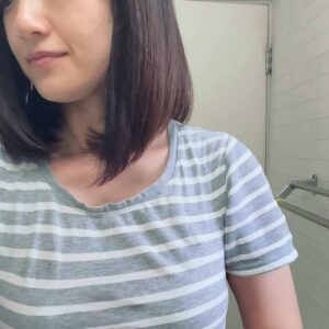 ドライヤーしている女性｜ヘアケア｜美容