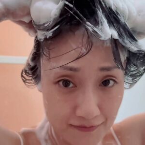 髪を洗う女性｜シャンプー｜ヘアケア｜美容