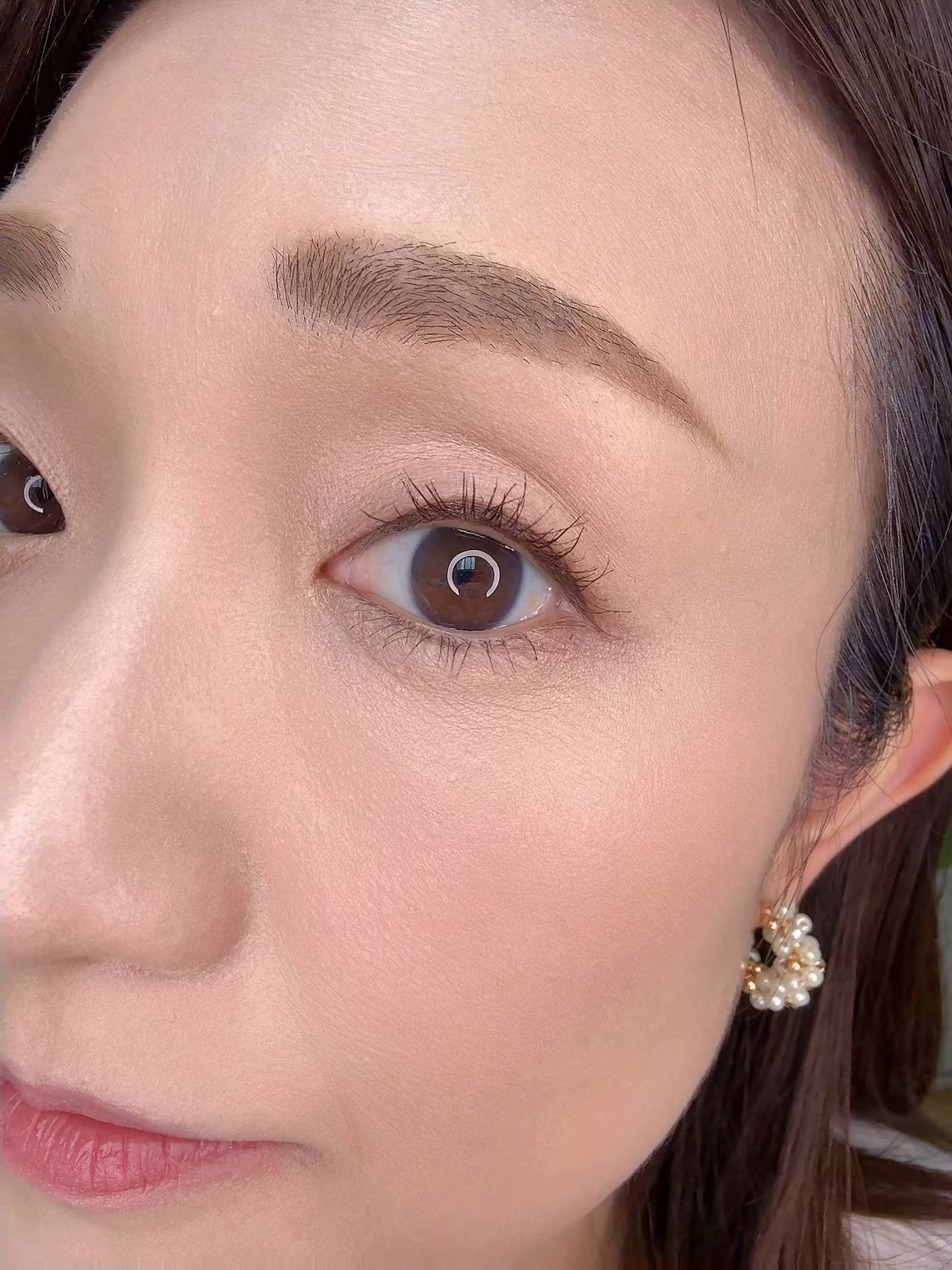 目をアップする女性｜美容｜クリニック｜整形