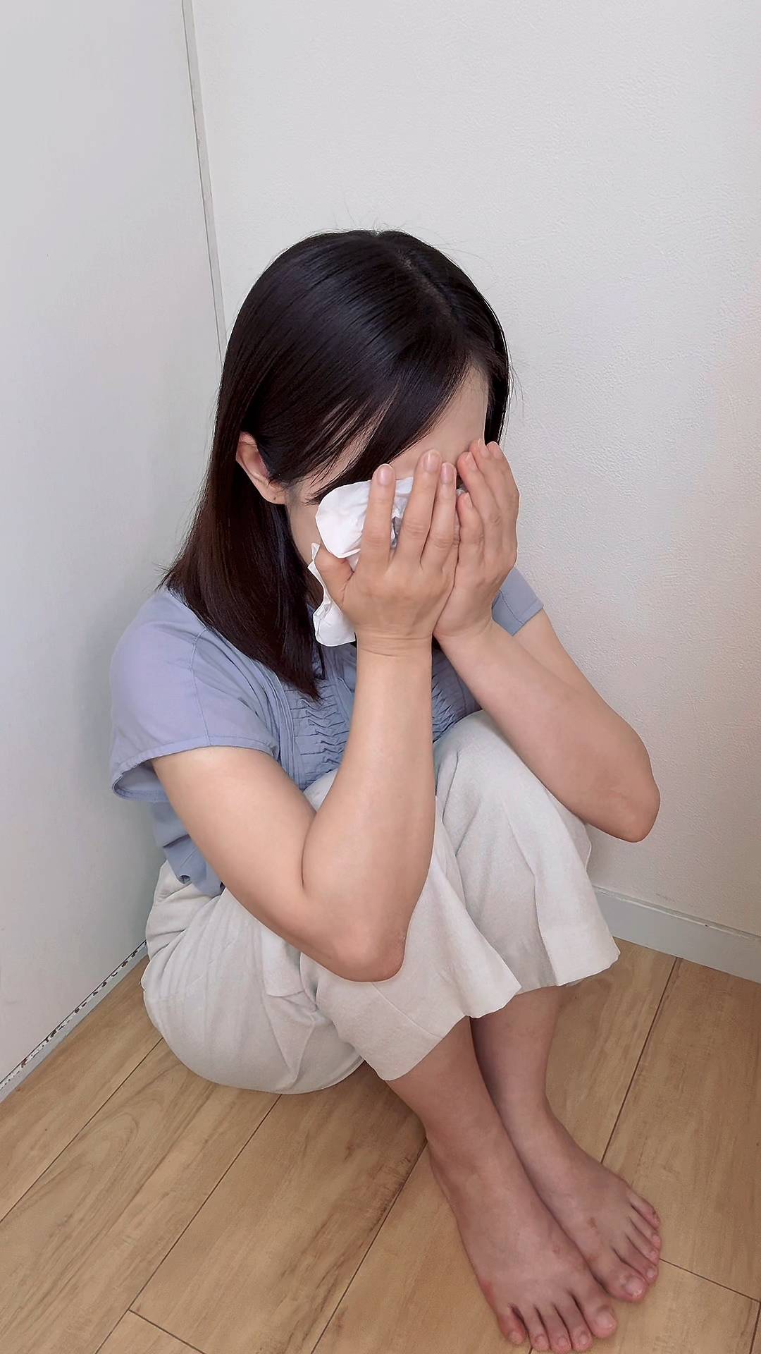 部屋の隅っこで悲しむ｜CM｜広告｜コンプレックス