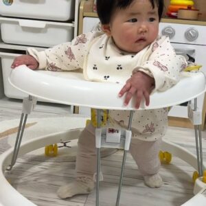 乳児が立つ練習｜育児｜子供｜幼児｜小学生