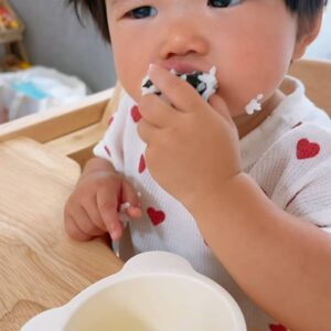 ご飯を食べる幼児｜育児｜子供｜幼児｜小学生｜子育て