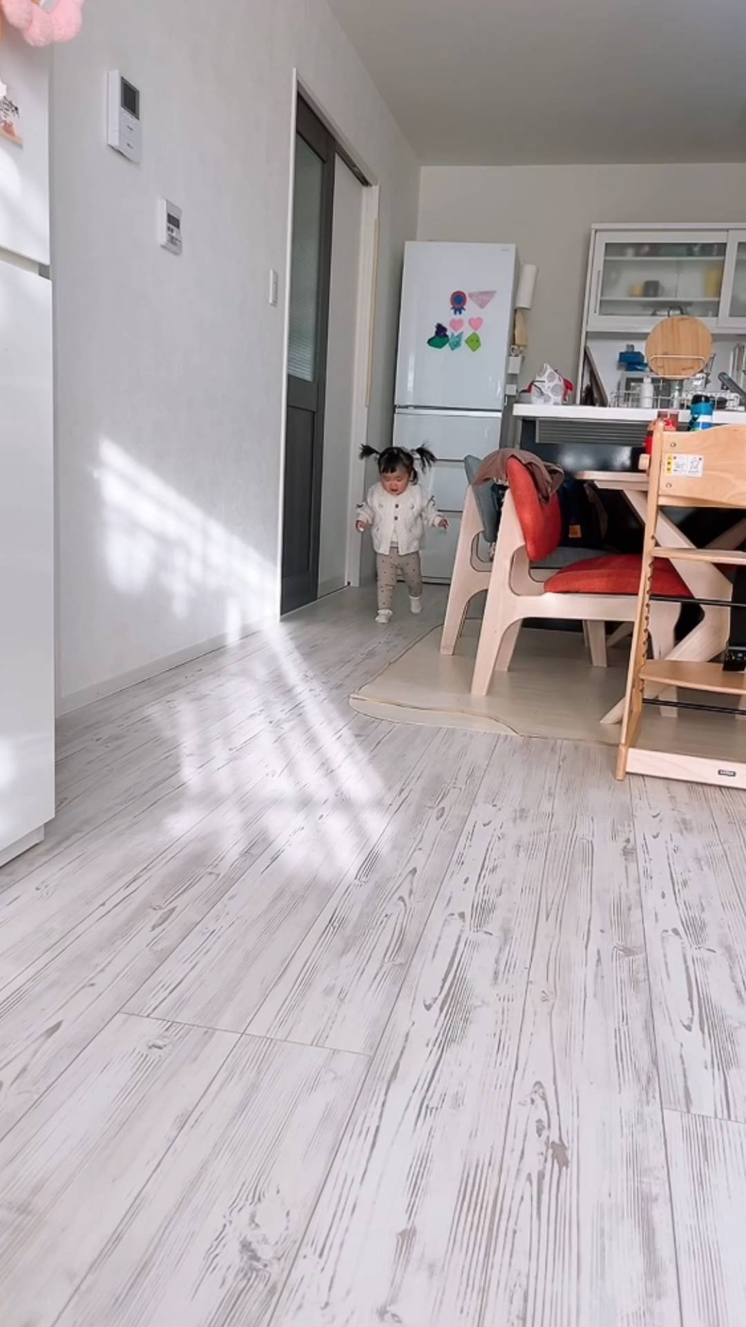 子供が駆け寄ってくる｜育児｜子供｜幼児｜小学生｜子育て