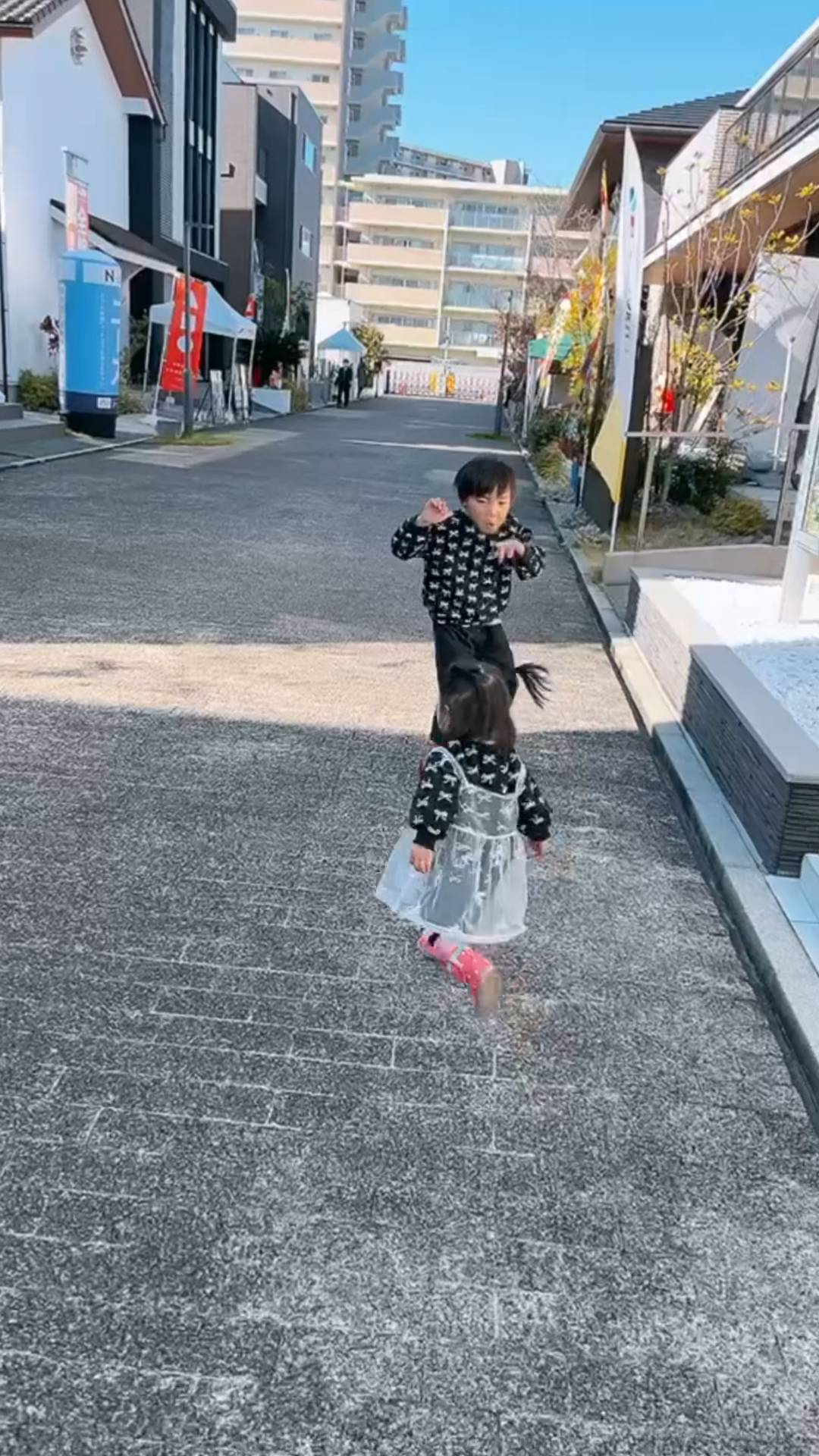 走る子供、追いかけっこ｜育児｜子供｜幼児｜小学生｜子育て